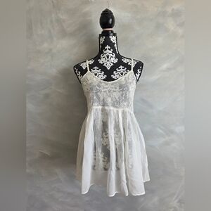 Ivory Embroidered Spaghetti Strap Babydoll Chemise Camisole Top Sz M Sheer Y2K